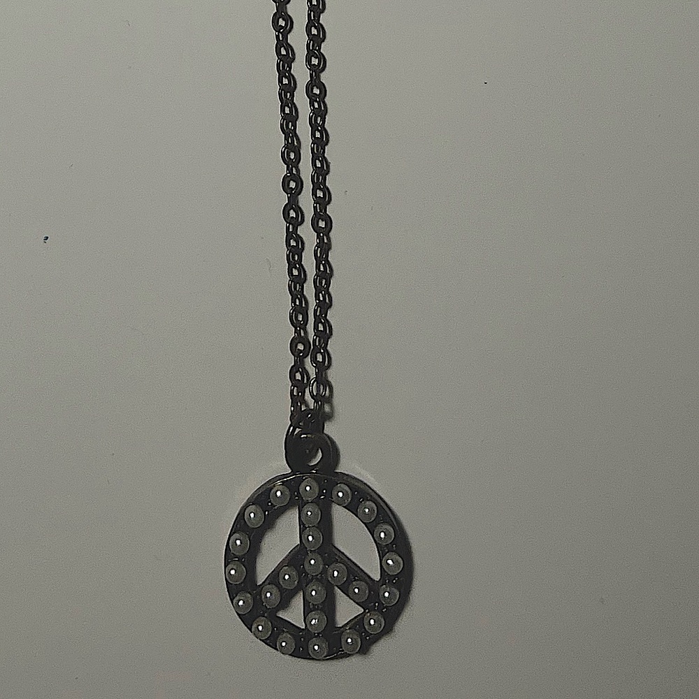 Claire’s Vintage Style Pearl Peace Sign Necklace